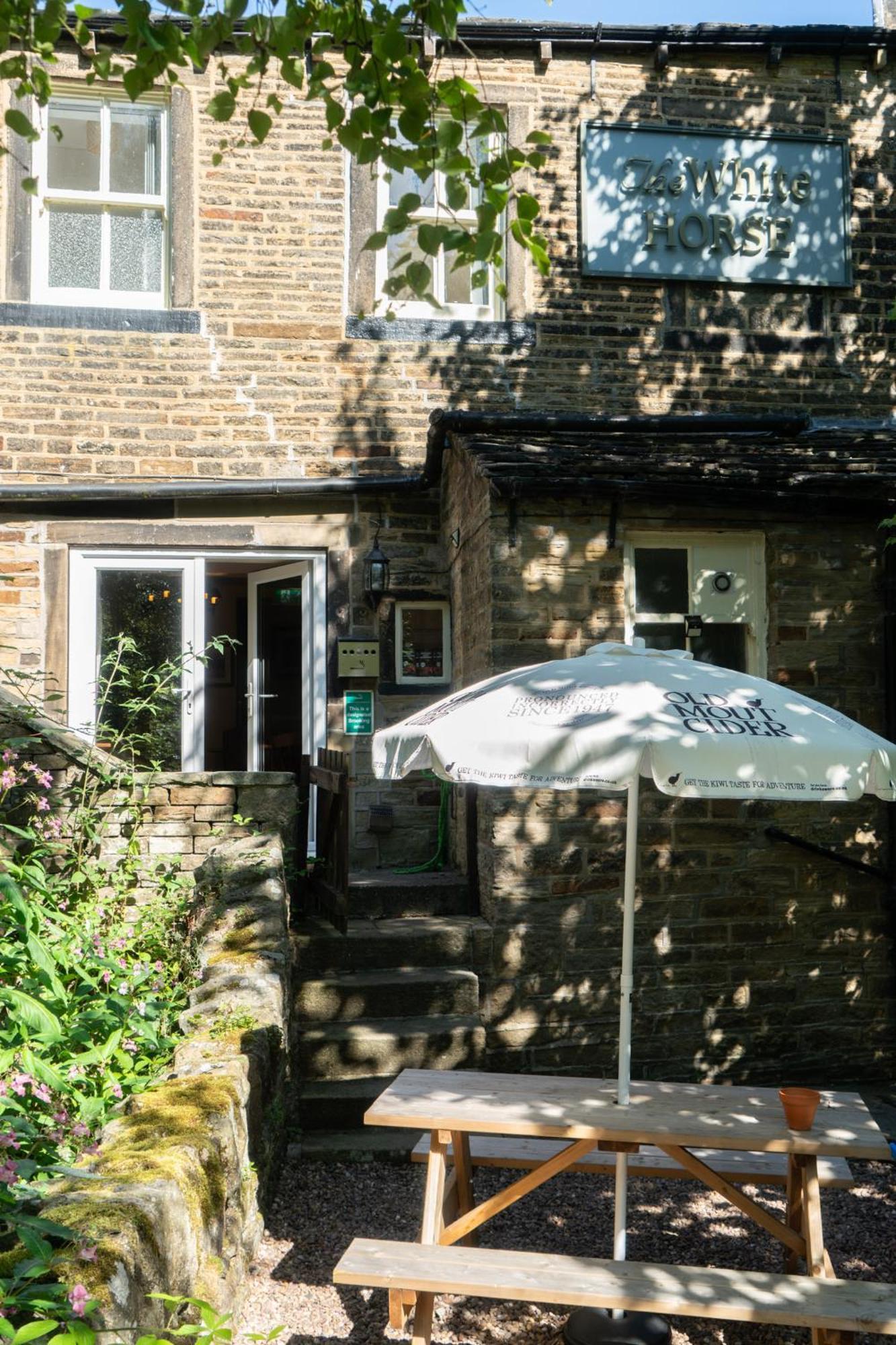 The White Horse Inn Holmfirth Exterior photo